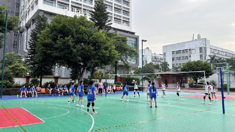 新哲文院与曼彻斯通城堡学校排球友谊赛圆满举行